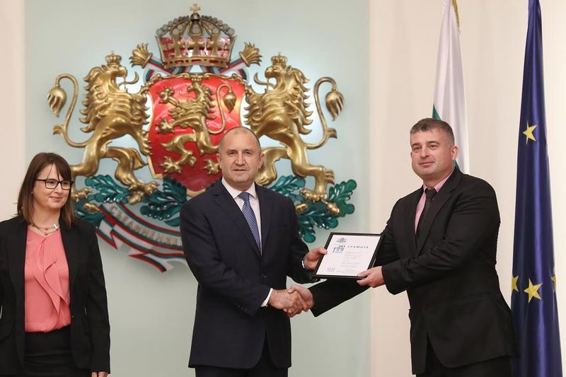 Д-р Борис Банков е носителят на голямата награда "Джон Атанасов" за 2022 г. Д-р Борис Банков е носителят на голямата награда "Джон Атанасов" за 2022 г.