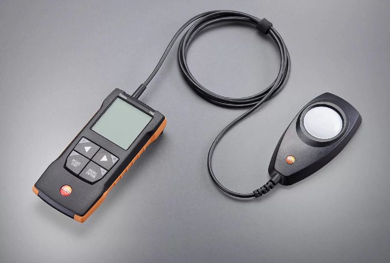 Цифров луксметър testo 545 Цифров луксметър testo 545