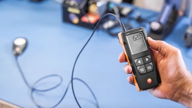 Измерването на осветеност с компактния цифров луксметър testo 545 е лесно, бързо и прецизно Измерването на осветеност с компактния цифров луксметър testo 545 е лесно, бързо и прецизно