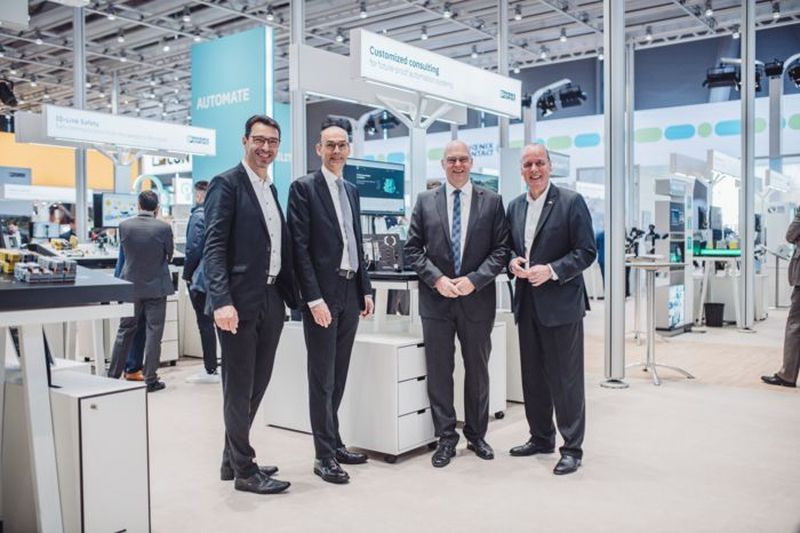 Phoenix Contact и Festo обявиха стратегическо партньорство за разработката на нова генерация интелигентни устройства Phoenix Contact и Festo обявиха стратегическо партньорство за разработката на нова генерация интелигентни устройства