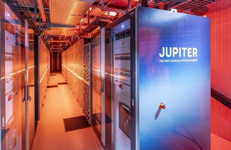Европейският суперкомпютър JUPITER е сред петте най-бързи изчислителни машини в света Европейският суперкомпютър JUPITER е сред петте най-бързи изчислителни машини в света